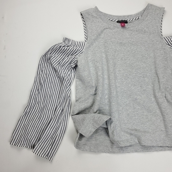 Vince Camuto Grey Sweater Cold Shoulder Top PM - Picture 2 of 11